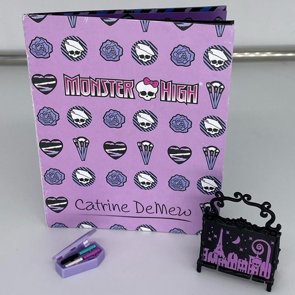monster high Other - Monster High Catrine DeMew Doll’s Purse, Diary & Coffin Compact Ring Pastels